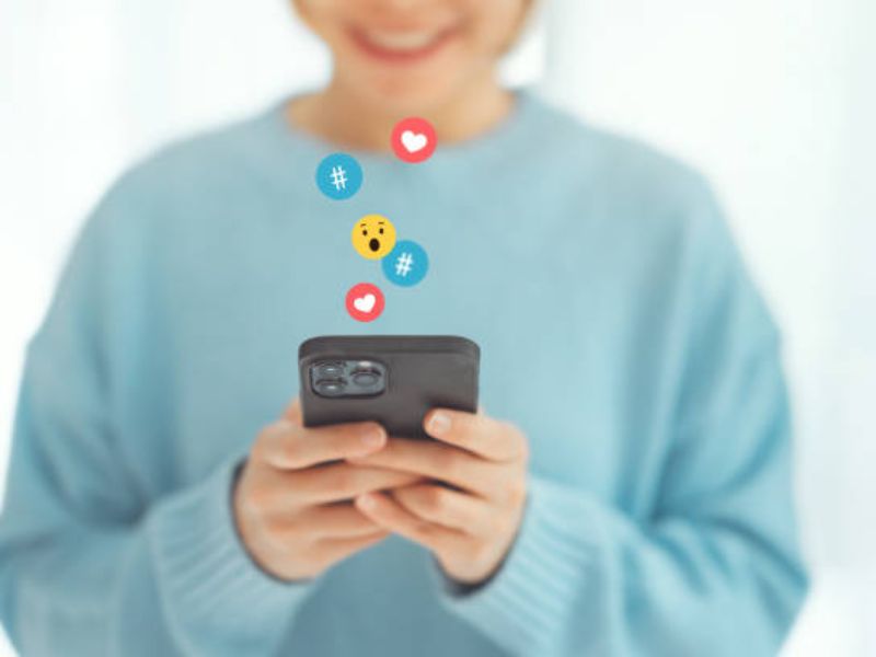 Techniques to Grab and Retain Attention on Social Media